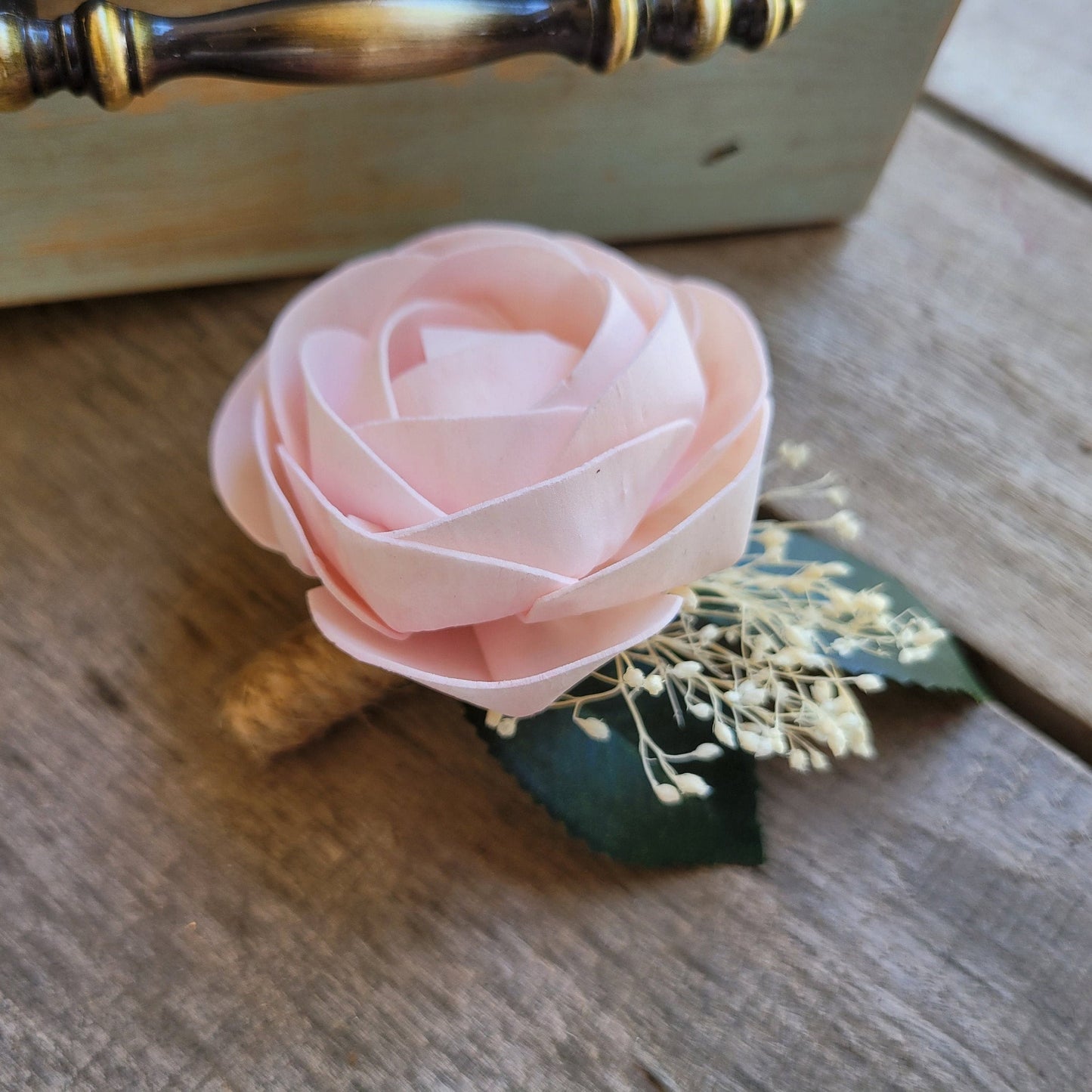 Groom Boutonniere with Wood Flower, Wooden Boutonniere, Groomsmen Pinned Flower for Wedding, Father of the Bride Lapel Pin, Pinned Corsage