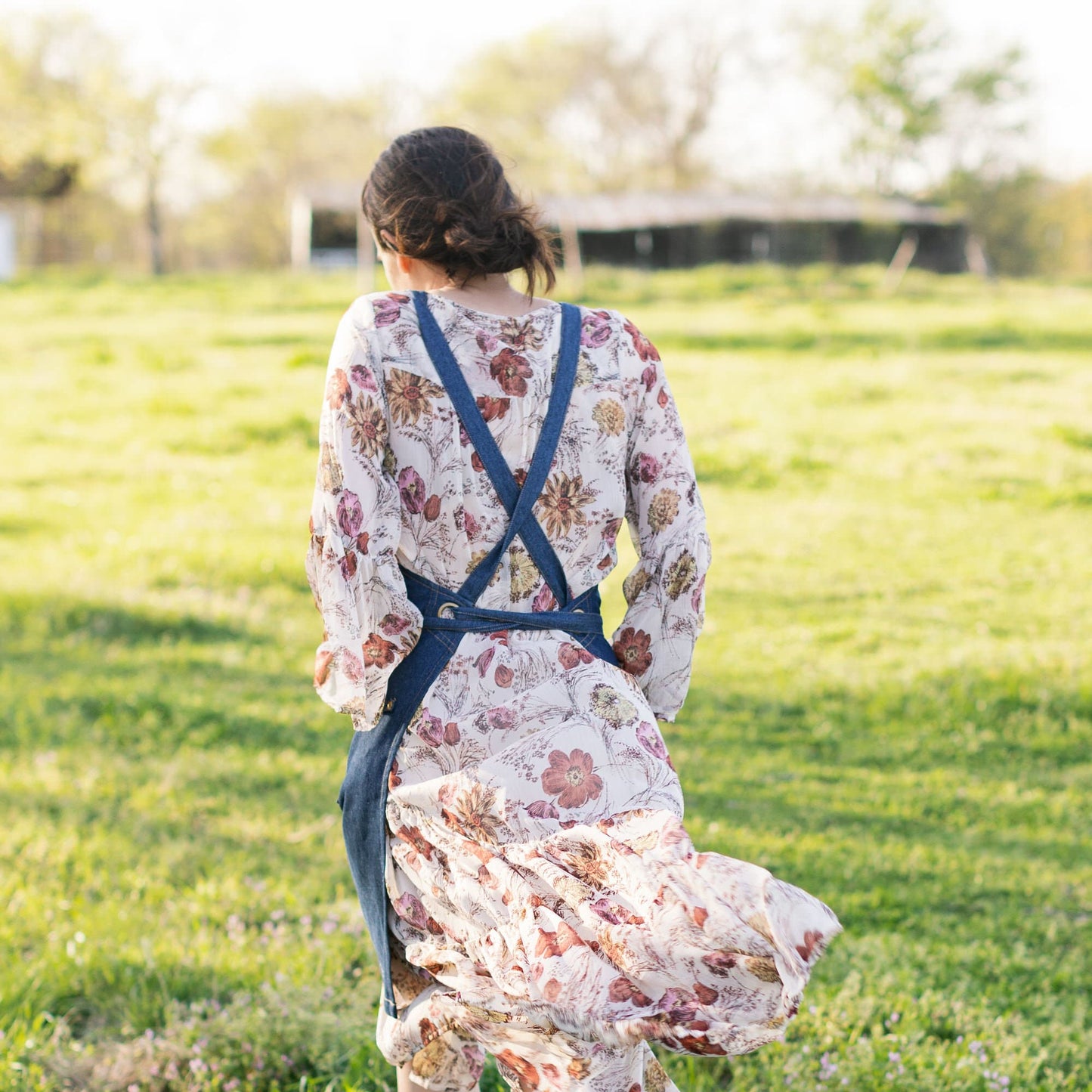One Size Denim Apron for Men & Women, Hairstylist Apron, Apron for Crafting, Woodworking Apron with pockets, Gardening Apron, Painting Smock