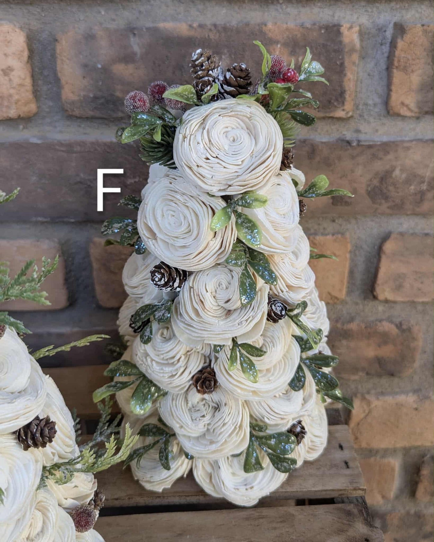 Wood Flower Christmas Tree with Pine Cones, Classic Christmas Decor, Winter Centerpiece, Christmas Table Centerpiece, Host Gift