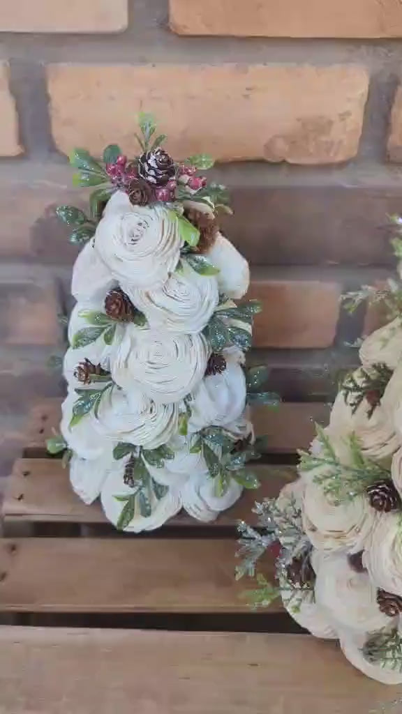 Wood Flower Christmas Tree with Pine Cones, Classic Christmas Decor, Winter Centerpiece, Christmas Table Centerpiece, Host Gift