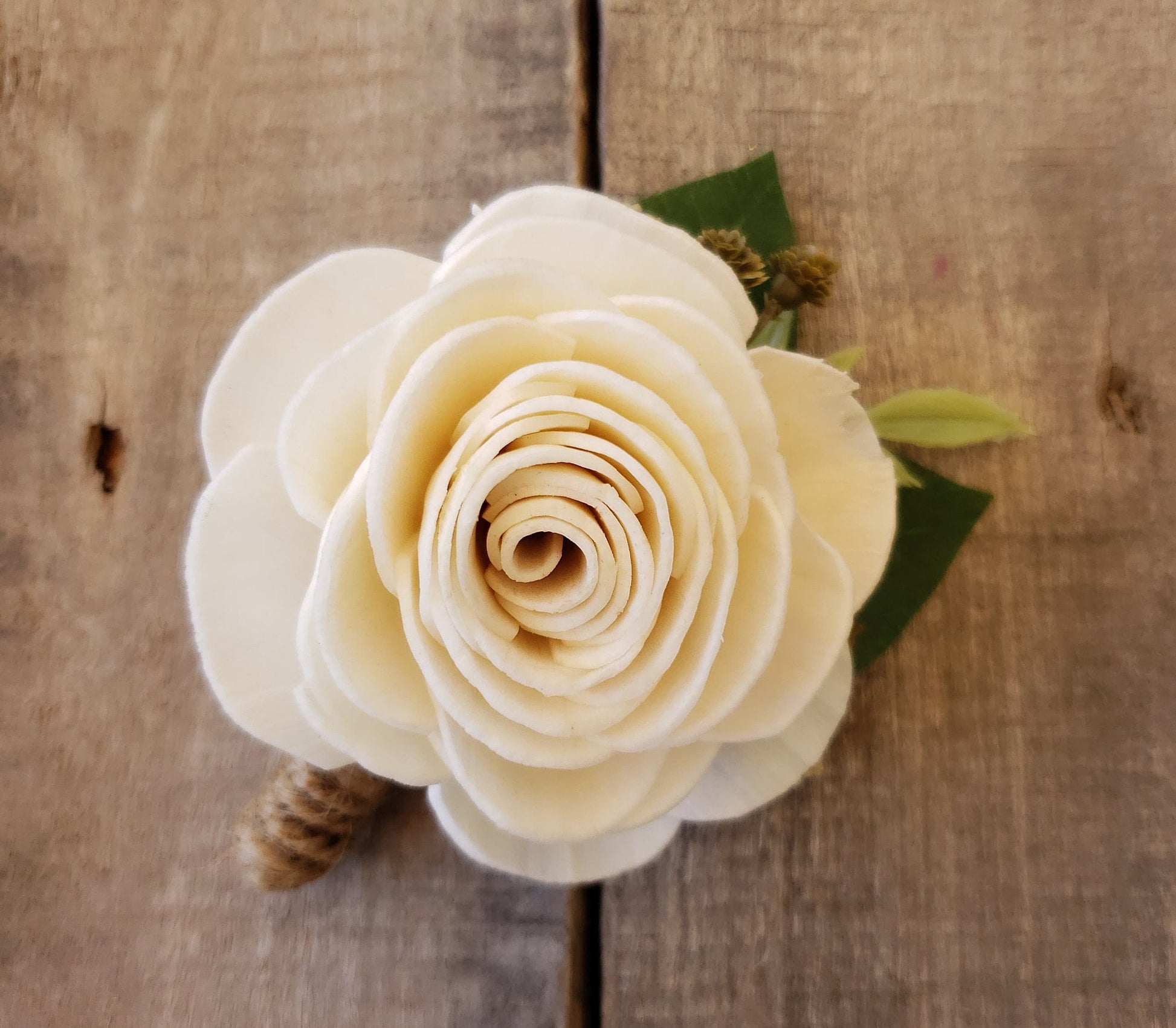 Wedding Boutonniere, Flower Lapel Pin, Groom Boutonniere, Sola Wood Flower Boutonniere, Wooden Wedding Flowers, Groomsmen Boutonniere