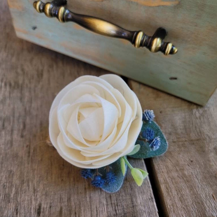 Boutonniere with Wood Flower, Sola Wood Flowers Boutonniere, Lapel Pin for Groom and Groomsmen, Pinned Corsage for Father of the Bride