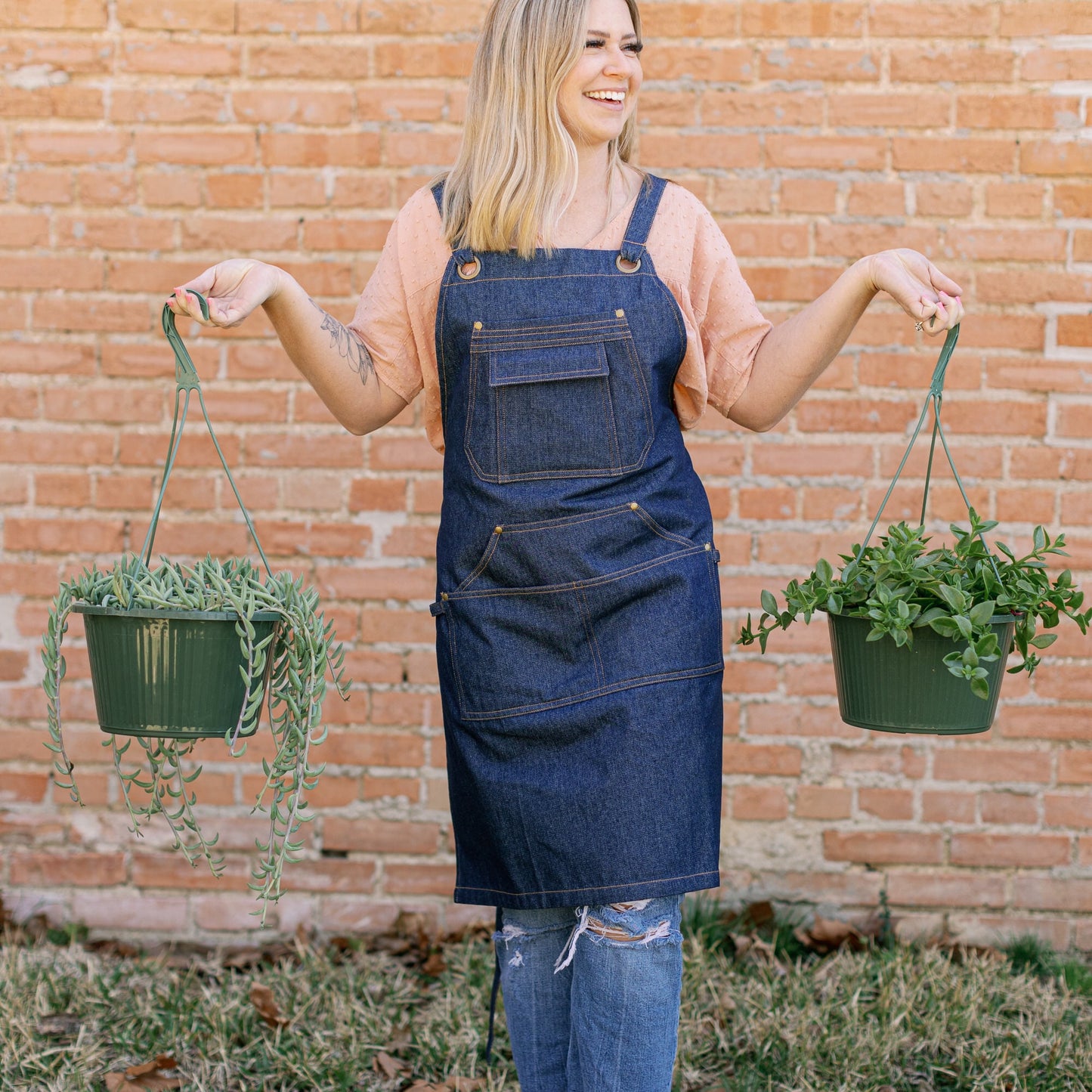 One Size Denim Apron for Men & Women, Hairstylist Apron, Apron for Crafting, Woodworking Apron with pockets, Gardening Apron, Painting Smock