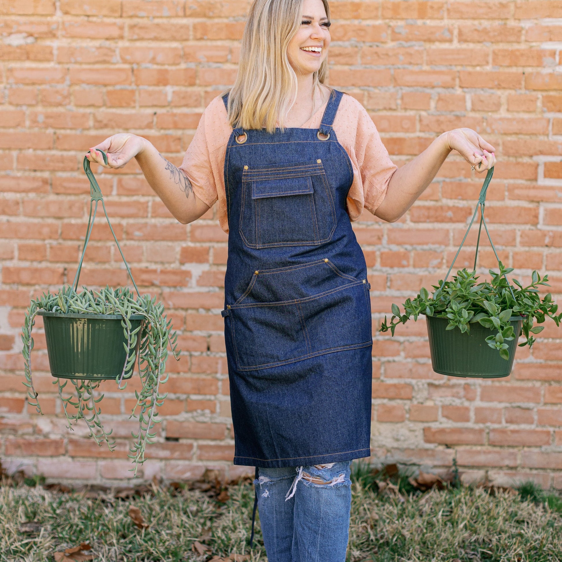 One Size Denim Apron for Men & Women, Hairstylist Apron, Apron for Crafting, Woodworking Apron with pockets, Gardening Apron, Painting Smock
