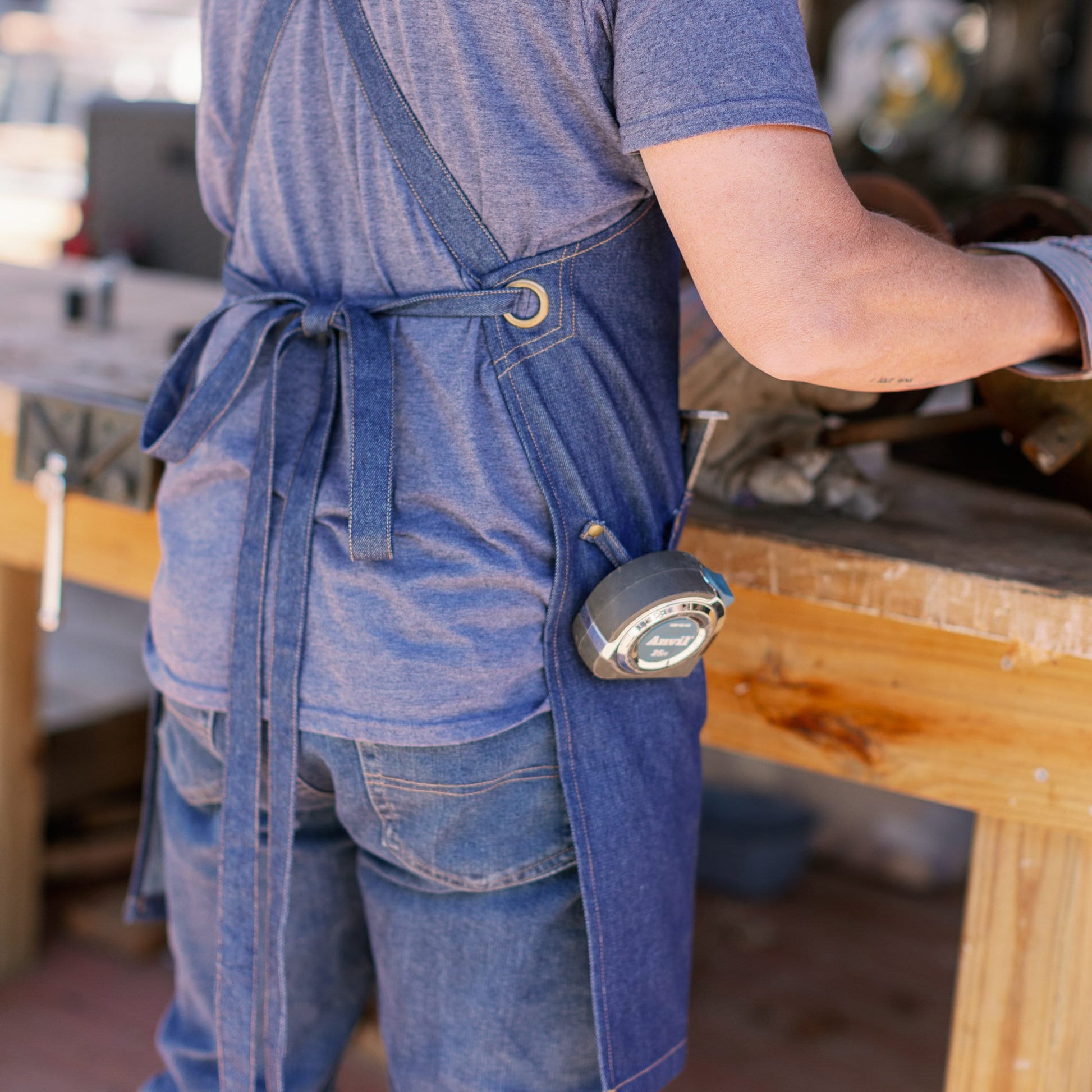 One Size Denim Apron for Men & Women, Hairstylist Apron, Apron for Crafting, Woodworking Apron with pockets, Gardening Apron, Painting Smock
